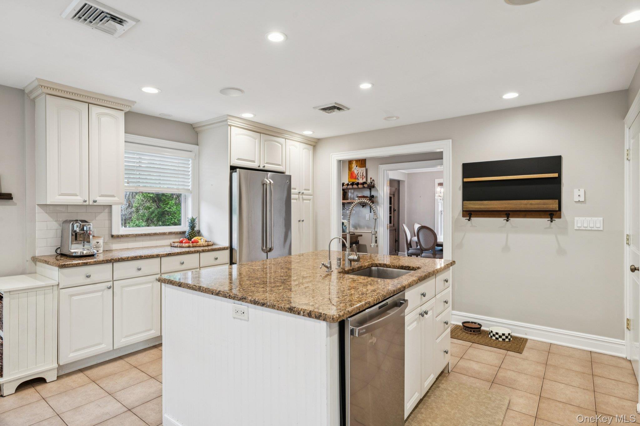 #16 photo, 82 Adams Street, Garden City , NY 11530