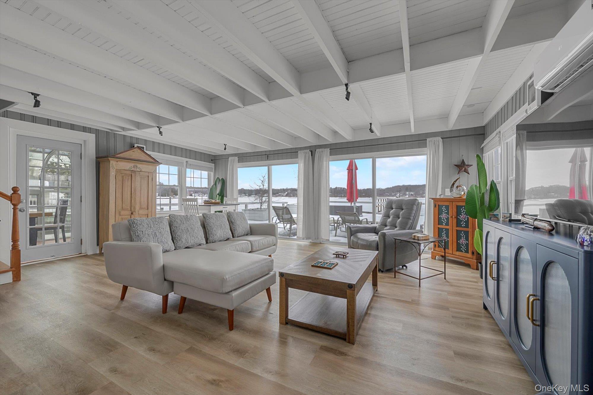 #4 photo, 201 Woodbine Avenue, מחוז סאפוק Northport , NY 11768