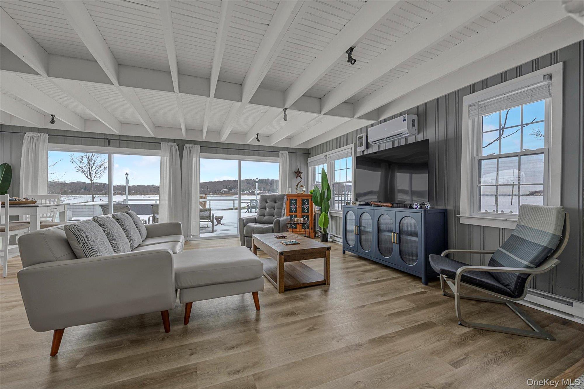 #14 photo, 201 Woodbine Avenue, מחוז סאפוק Northport , NY 11768