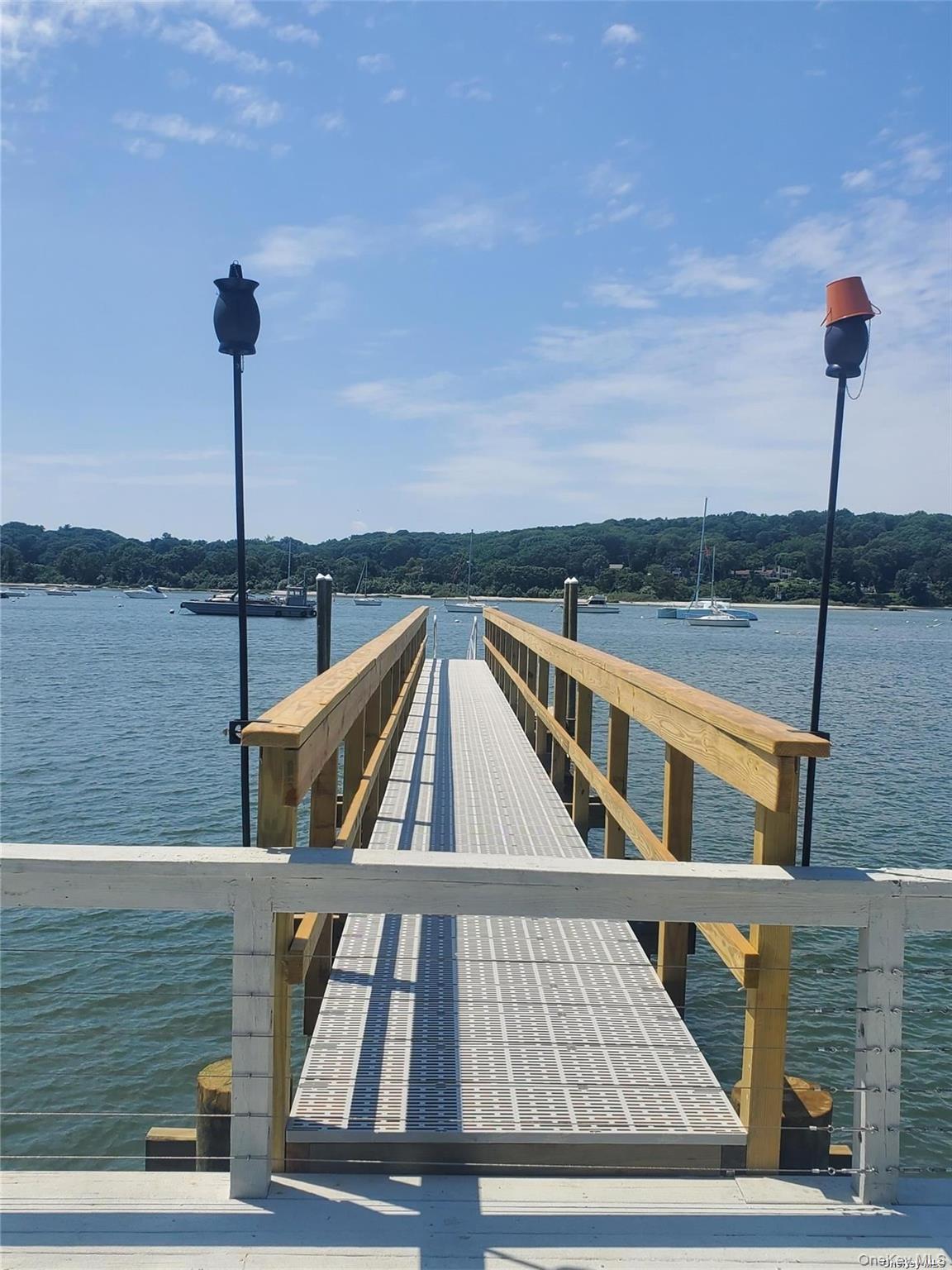 #3 photo, 201 Woodbine Avenue, מחוז סאפוק Northport , NY 11768