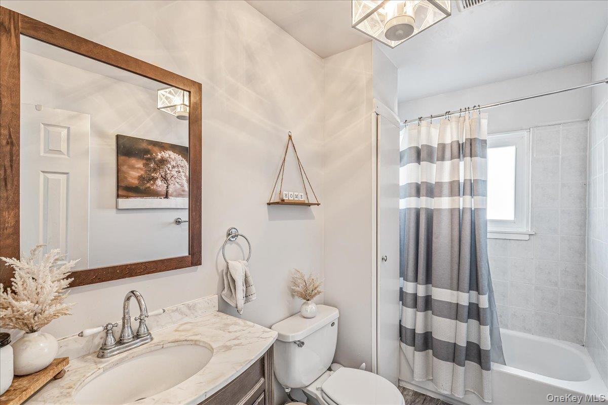 #12 photo, 214 Woodycrest Drive, सफ़ोक काउंटी Holtsville , NY 11742