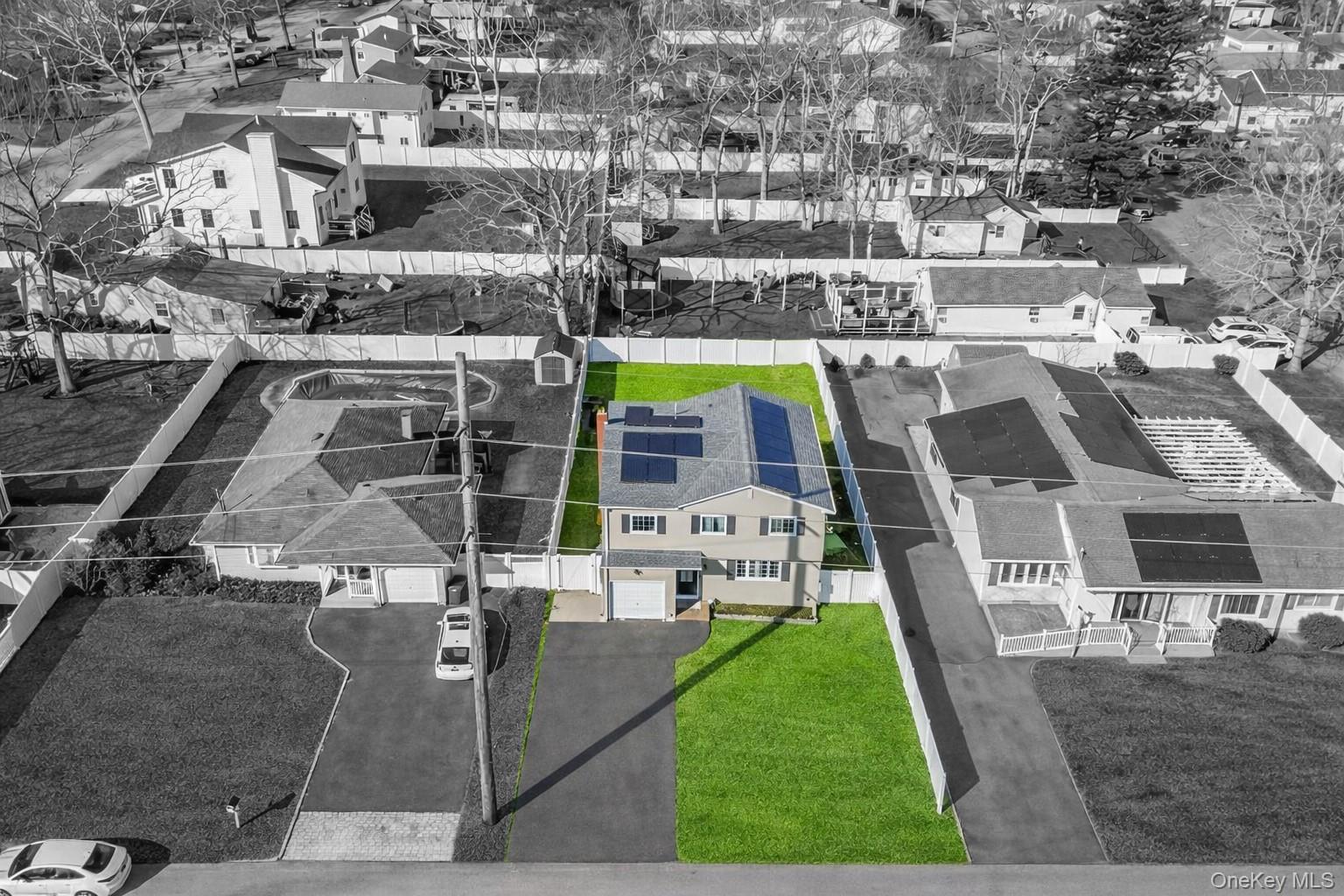 #2 photo, 214 Woodycrest Drive, सफ़ोक काउंटी Holtsville , NY 11742