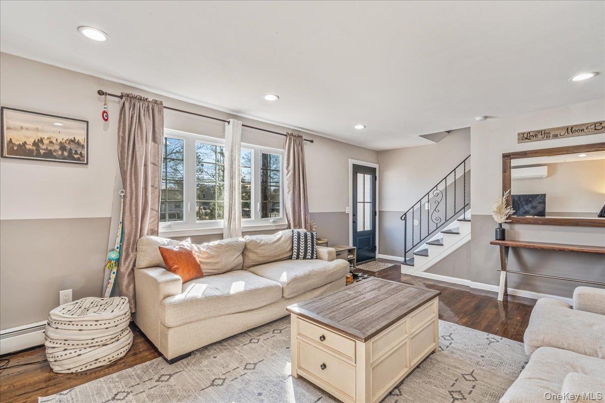 #5 photo, 214 Woodycrest Drive, सफ़ोक काउंटी Holtsville , NY 11742