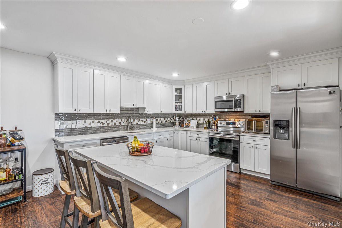 #6 photo, 214 Woodycrest Drive, सफ़ोक काउंटी Holtsville , NY 11742