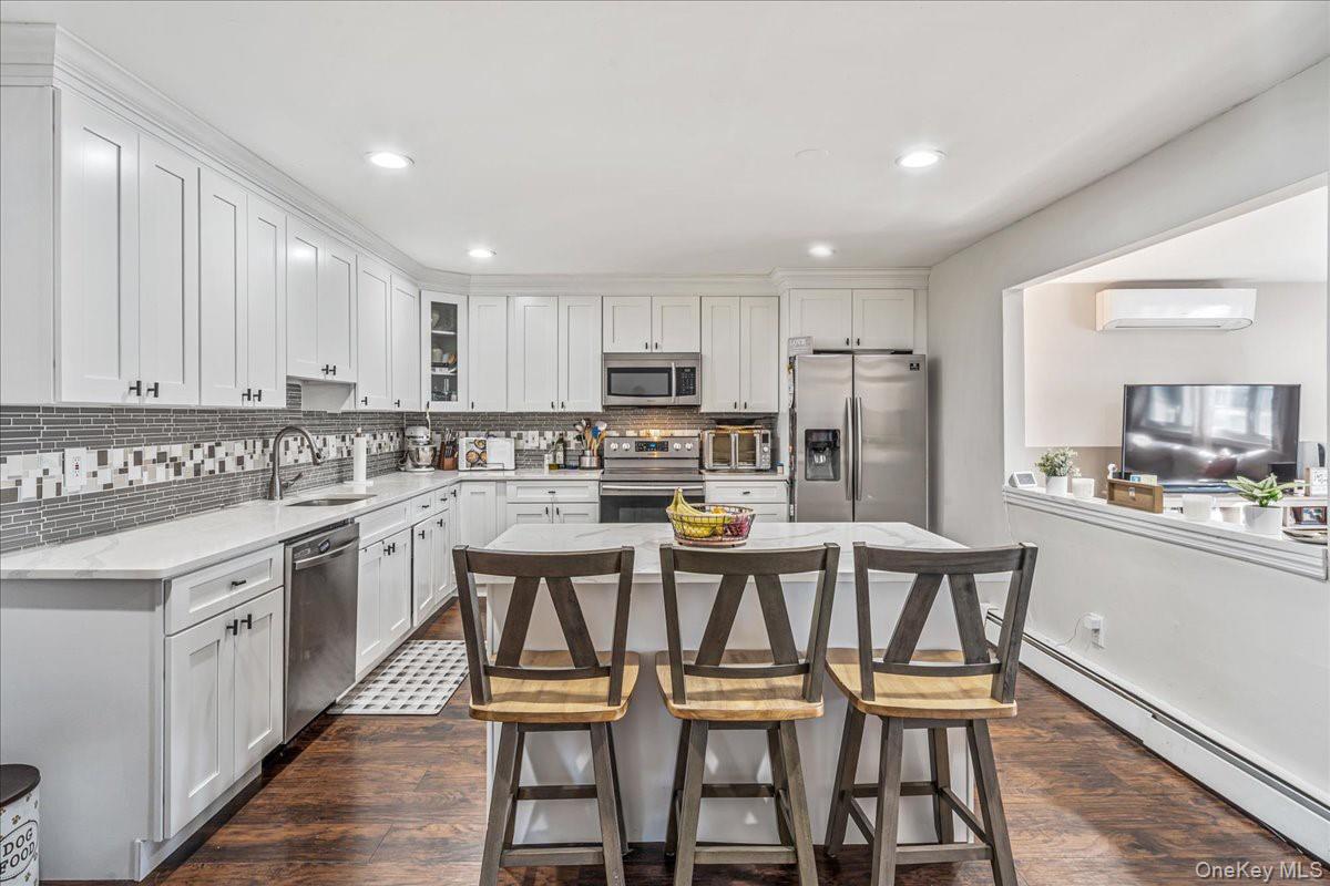 #7 photo, 214 Woodycrest Drive, सफ़ोक काउंटी Holtsville , NY 11742