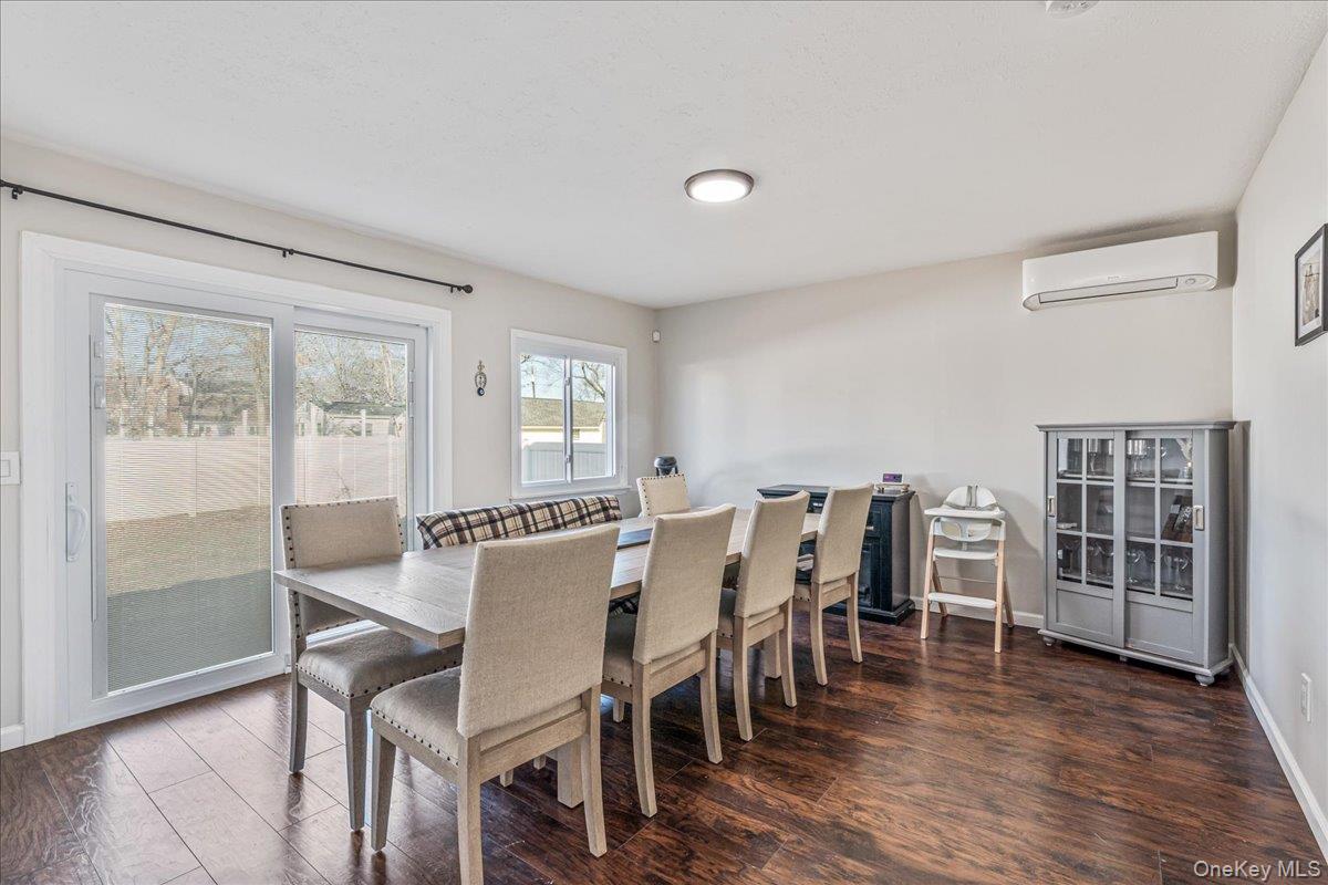 #9 photo, 214 Woodycrest Drive, सफ़ोक काउंटी Holtsville , NY 11742