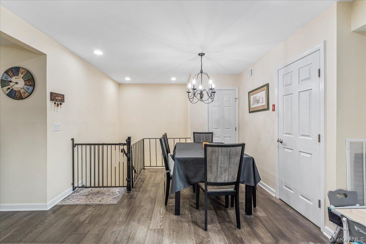 #16 photo, 150 POINTE CIR N, Coram , NY 11727