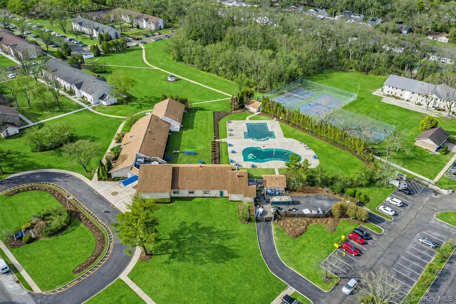 #17 photo, 150 POINTE CIR N, Coram , NY 11727