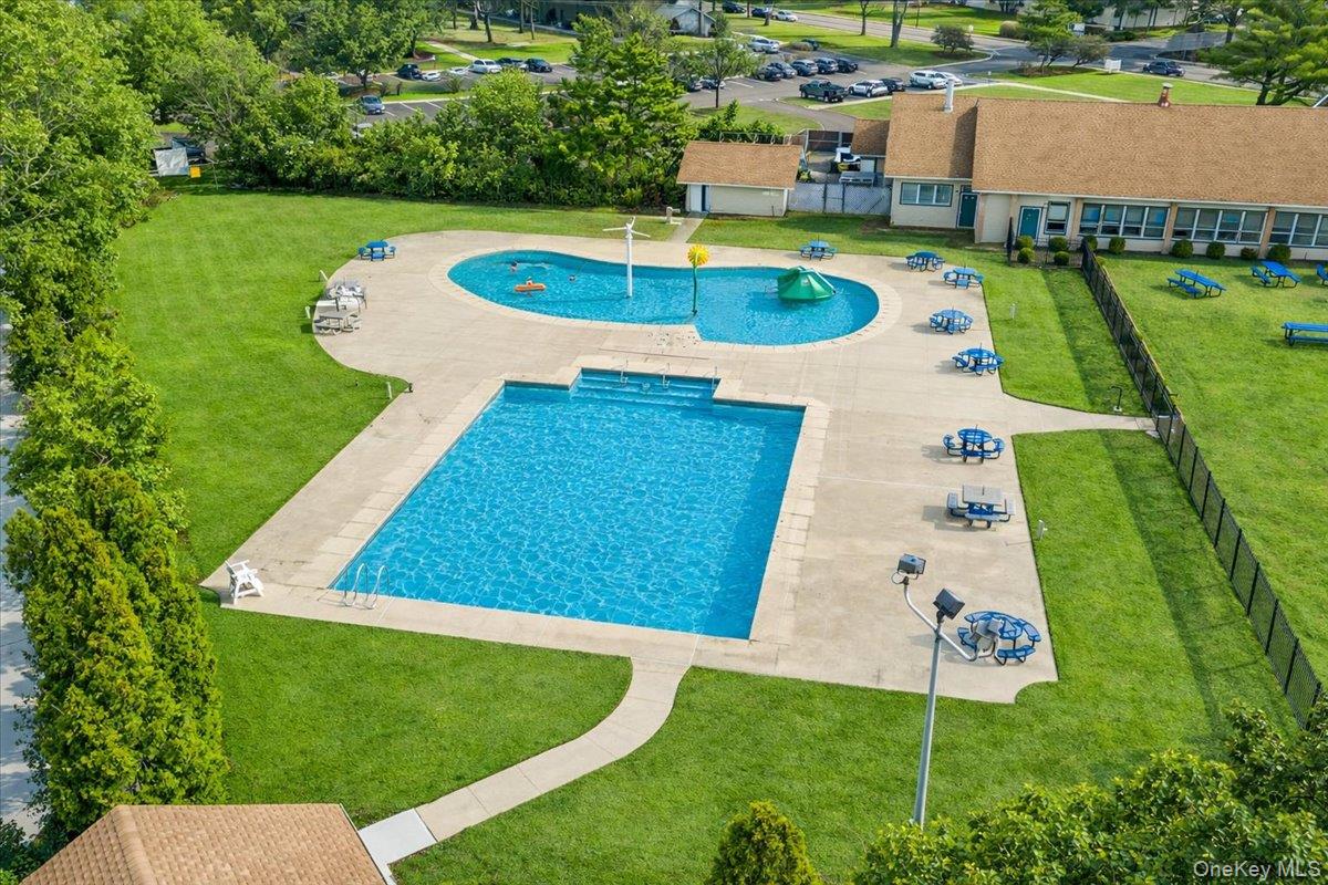 #18 photo, 150 POINTE CIR N, Coram , NY 11727