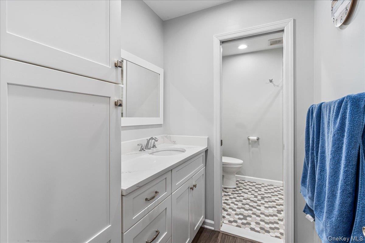 #5 photo, 150 POINTE CIR N, Coram , NY 11727