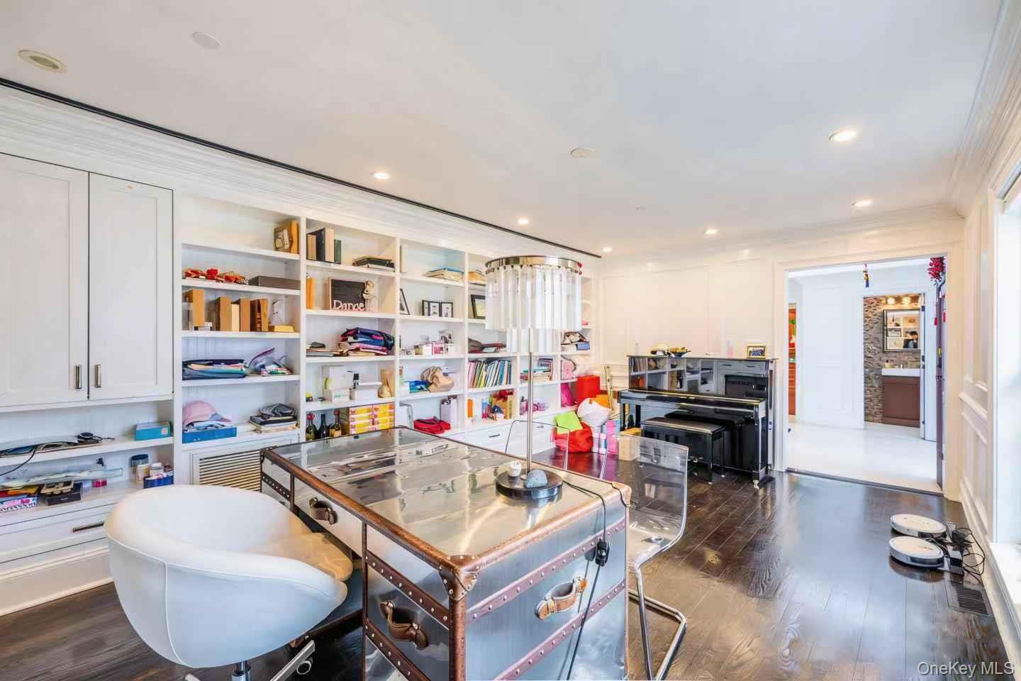 #4 photo, 26 Birchdale Lane, Port Washington , NY 11050