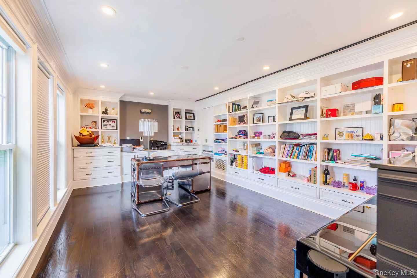 #5 photo, 26 Birchdale Lane, Port Washington , NY 11050