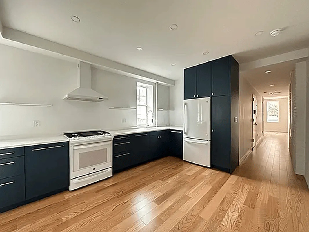 #1 photo, 274 W 12th Street, West Village , NY 10014