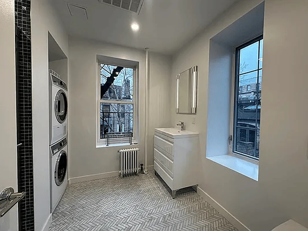 #3 photo, 274 W 12th Street, West Village , NY 10014