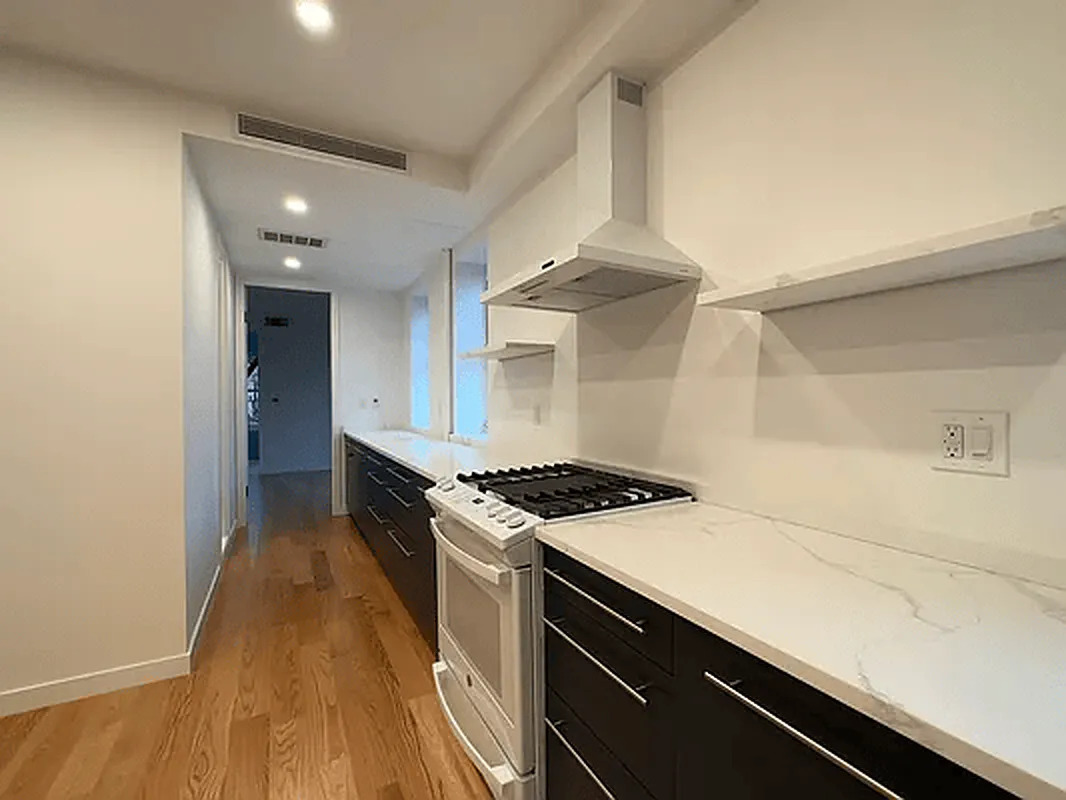 #7 photo, 274 W 12th Street, West Village , NY 10014