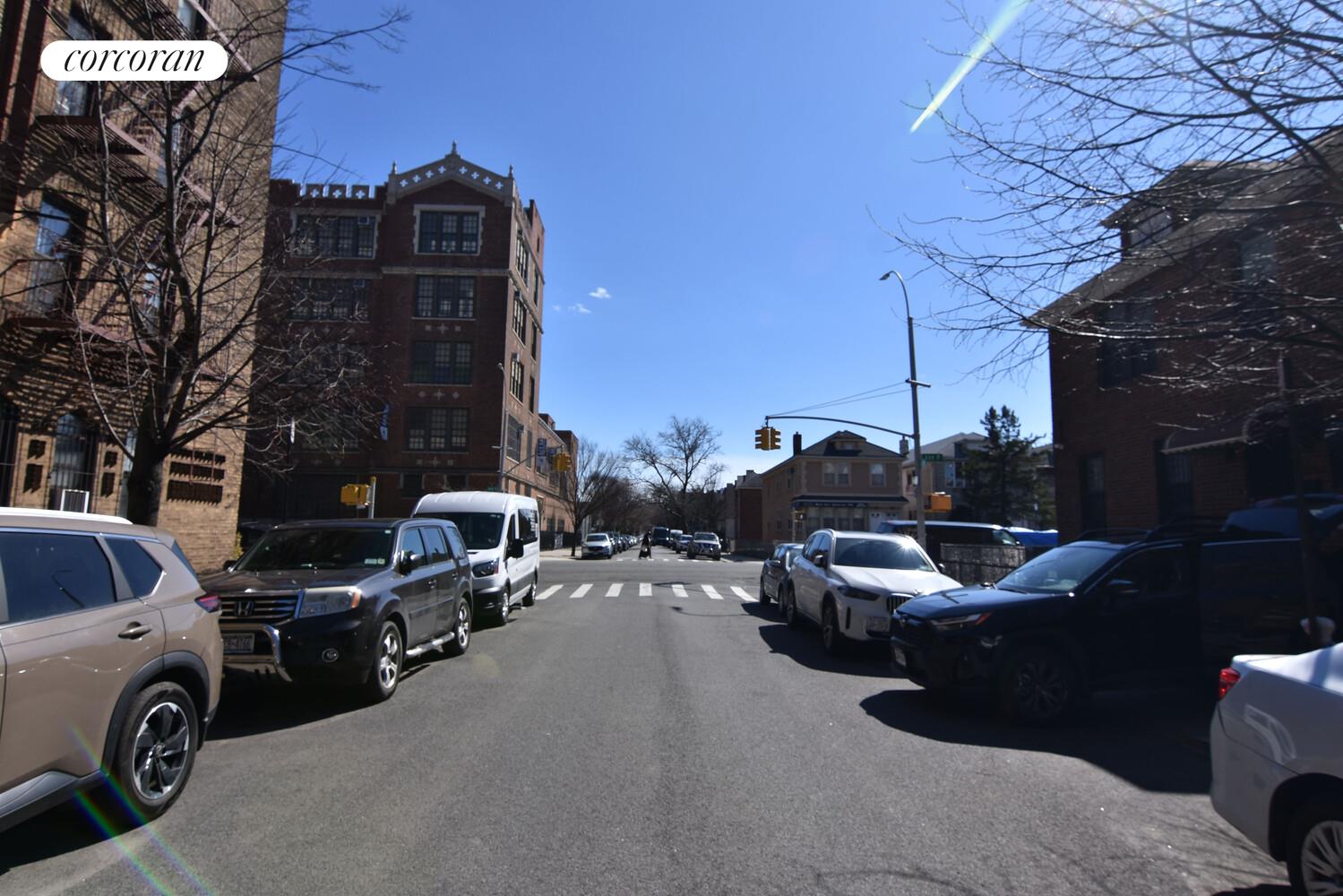 #8 photo, 1543 W 1ST Street, 브루클린 Bensonhurst , NY 11204