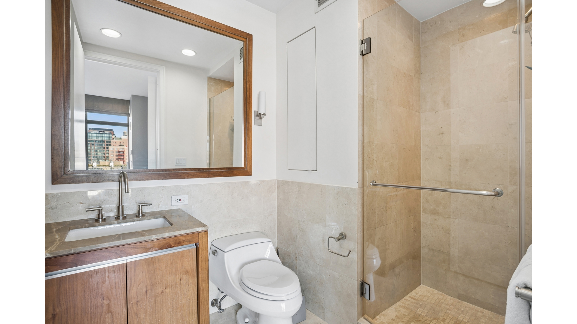 #9 photo, 1 MORTON Square, Манхэттен ‖ West Village , NY 10014