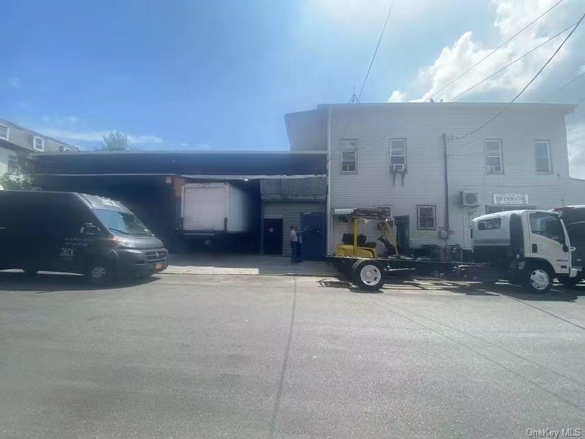 #4 photo, 110-01 15th Avenue, קווינס College Point , NY 11356