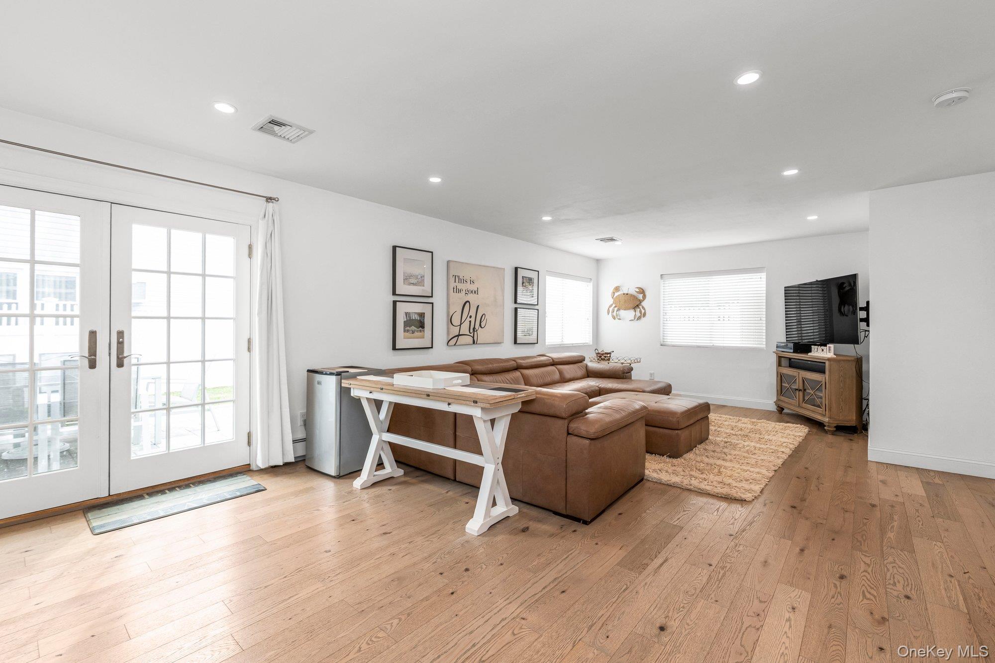 #16 photo, 804 E Chester Street, Long Beach , NY 11561