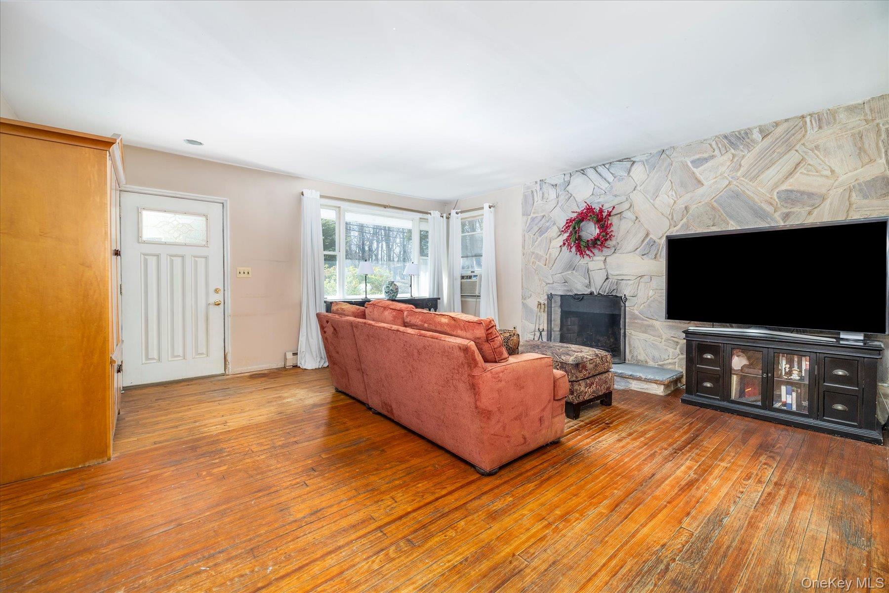 #3 photo, 47 Elwood Road, Huntington , NY 11768