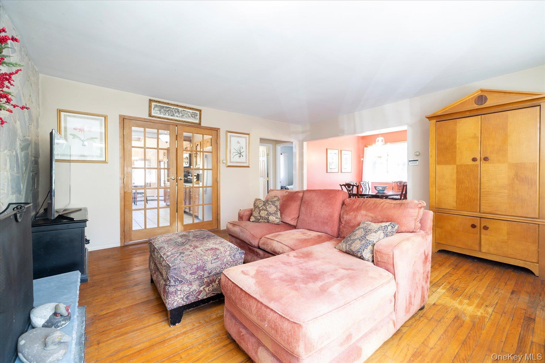 #5 photo, 47 Elwood Road, Huntington , NY 11768