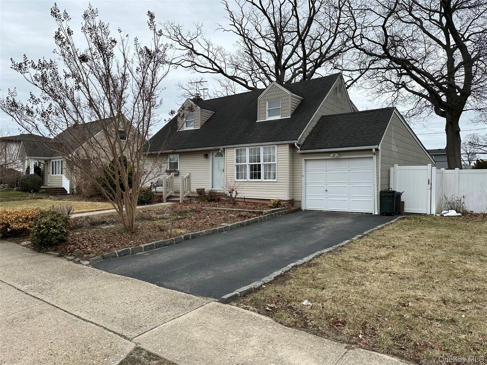 #2 photo, 1009 Park Lane, Franklin Square , NY 11010