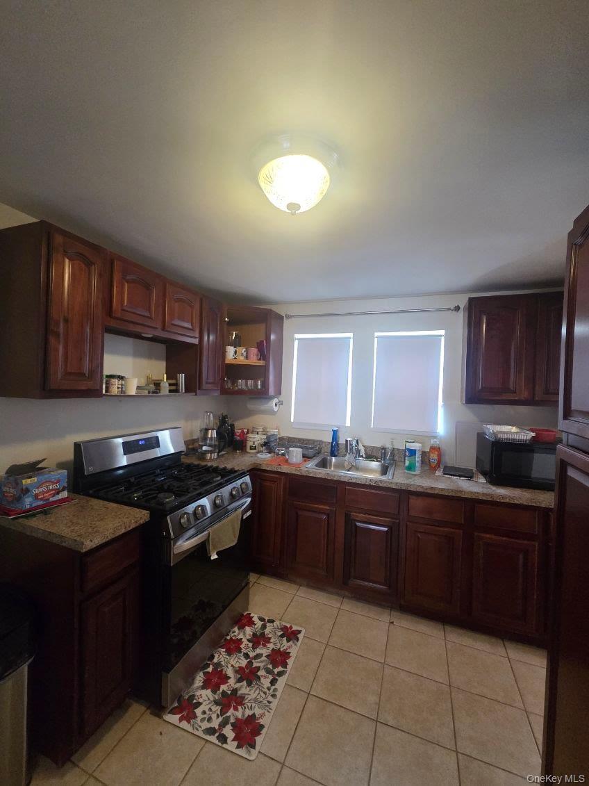 #4 photo, 42 Sunset Drive, Hempstead , NY 11550