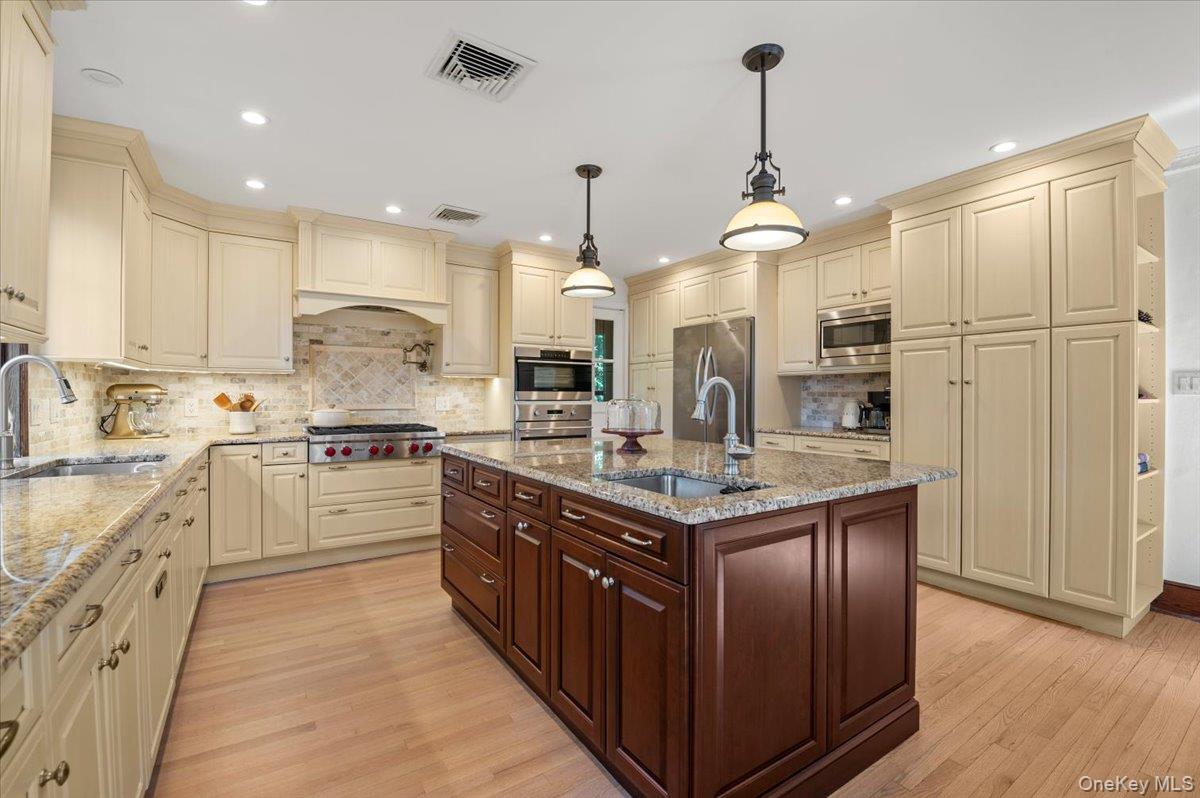 #11 photo, 12 Hampton Road, नासाउ काउंटी Port Washington , NY 11050