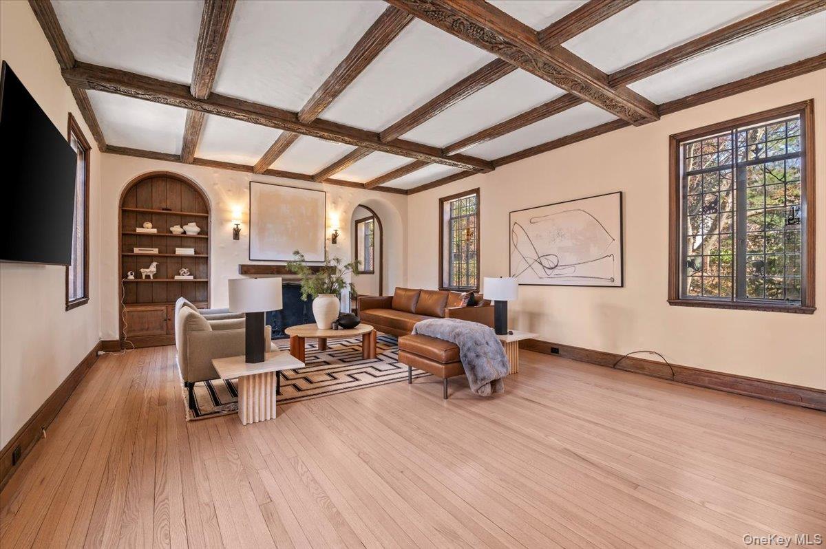 #3 photo, 12 Hampton Road, नासाउ काउंटी Port Washington , NY 11050