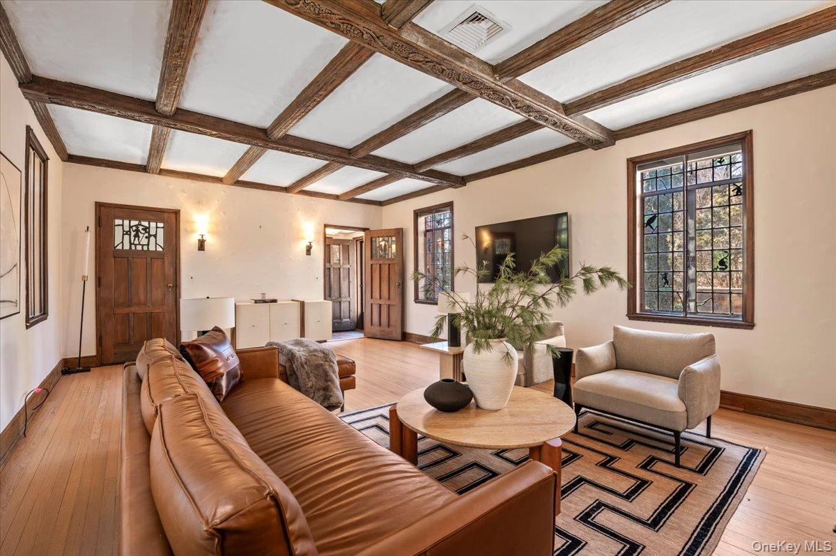 #6 photo, 12 Hampton Road, नासाउ काउंटी Port Washington , NY 11050