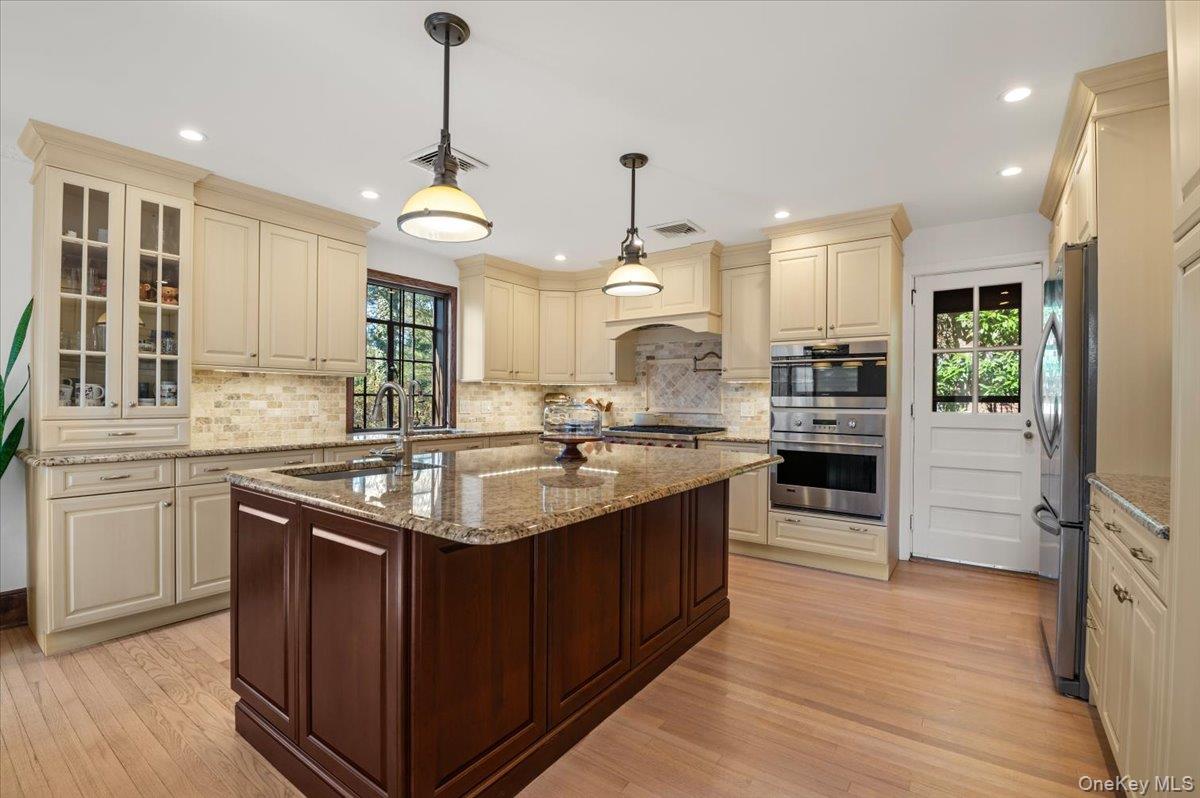 #8 photo, 12 Hampton Road, नासाउ काउंटी Port Washington , NY 11050