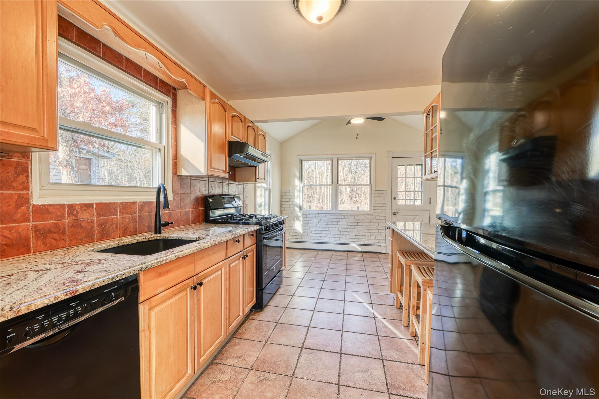 #5 photo, 180 Lakeside Trail, سوفولك Ridge , NY 11961