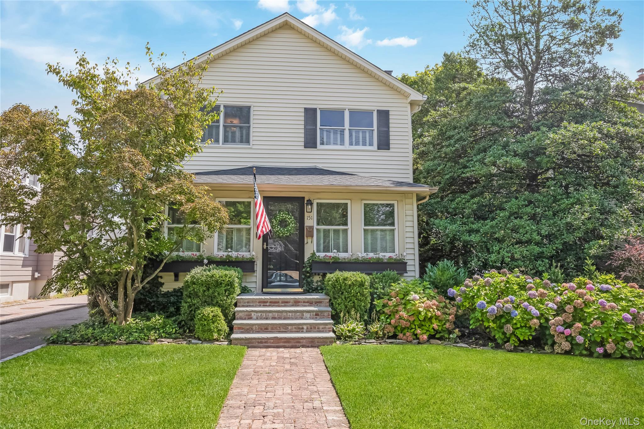 #1 photo, 151 Church Avenue, מחוז סאפוק Islip , NY 11751