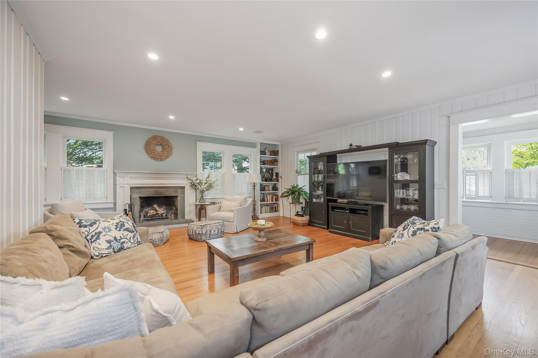 #2 photo, 151 Church Avenue, מחוז סאפוק Islip , NY 11751