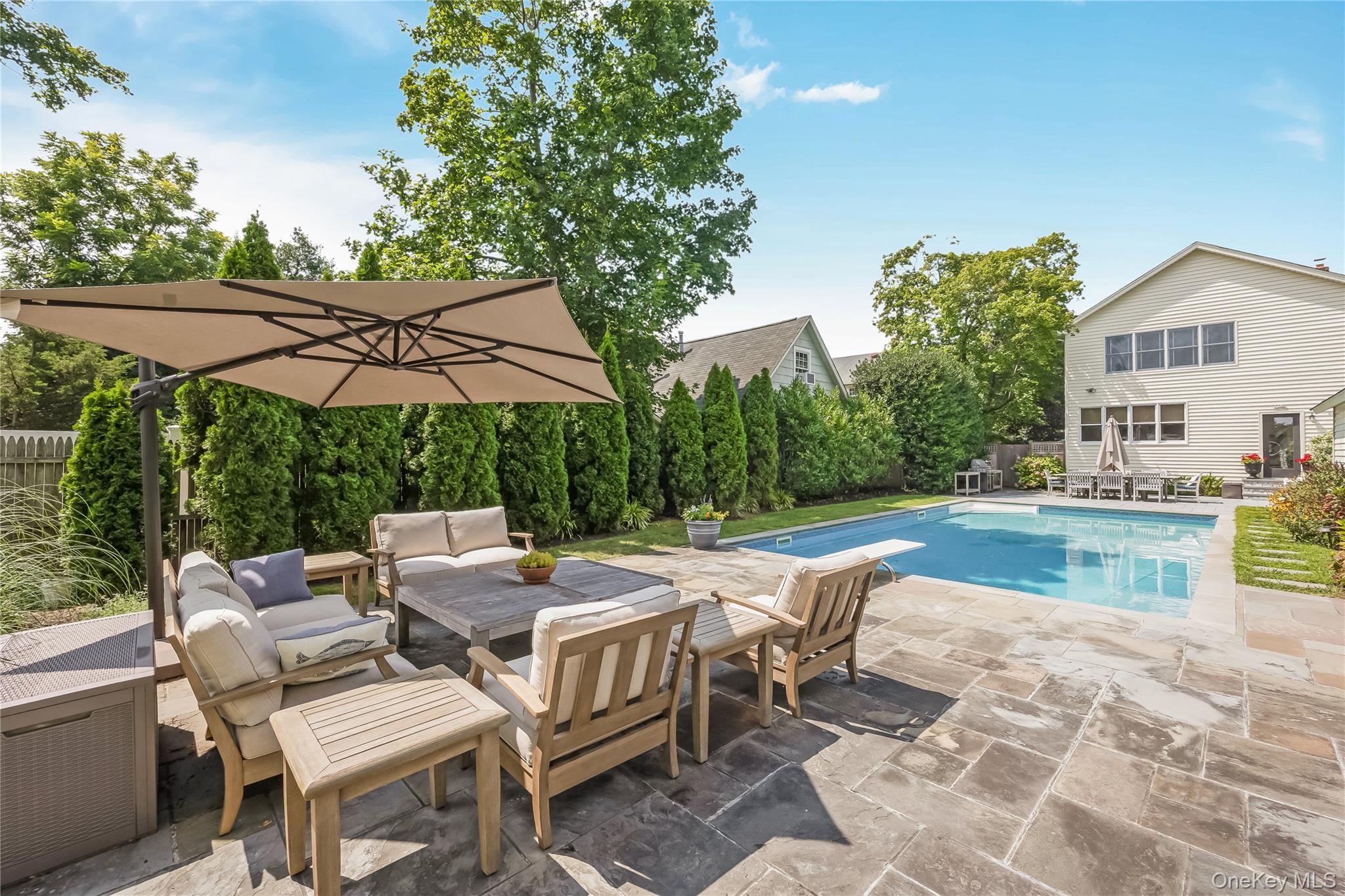 #4 photo, 151 Church Avenue, מחוז סאפוק Islip , NY 11751