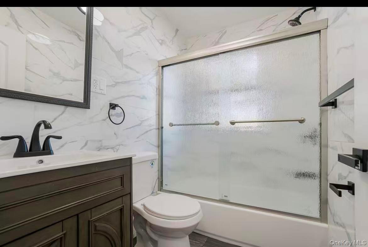 #1 photo, 16716 43rd Avenue, קווינס Flushing , NY 11358