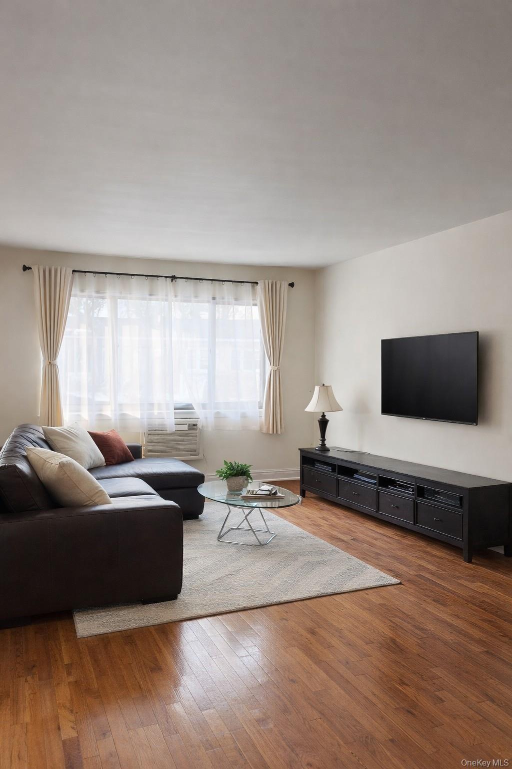 #4 photo, 3169 Miles Avenue, 브롱크스 Bronx , NY 10465