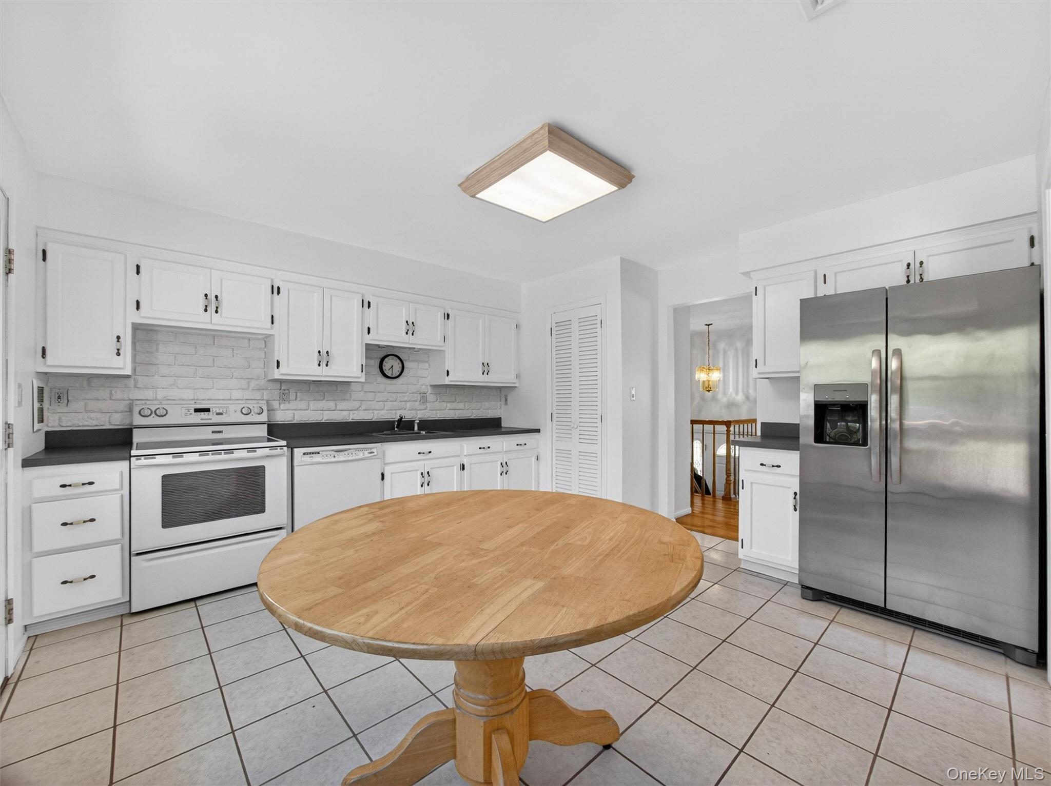 #19 photo, 8 Hampton Road, Airmont , NY 10901