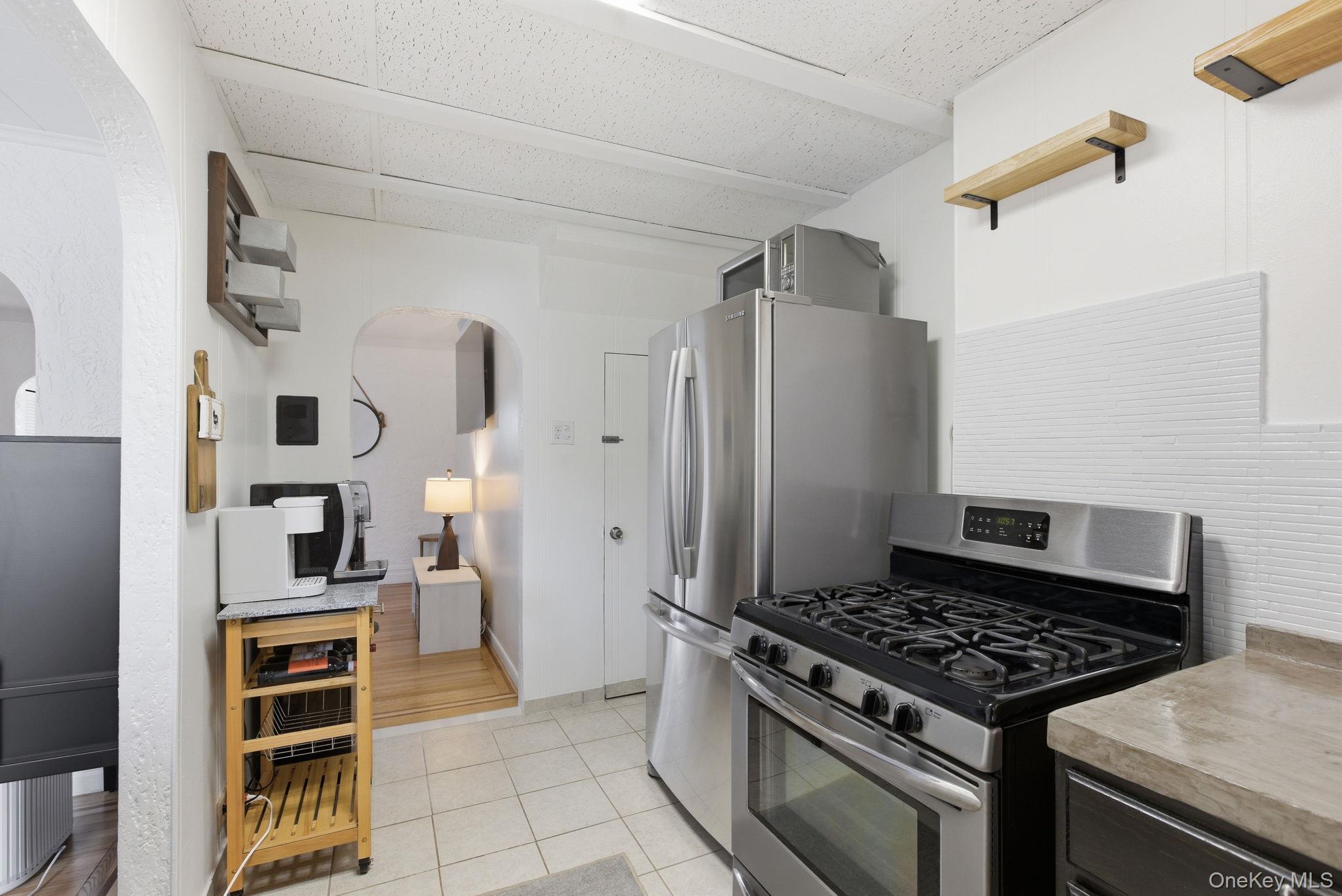 #13 photo, 1835 Narragansett Avenue, Bronx , NY 10461