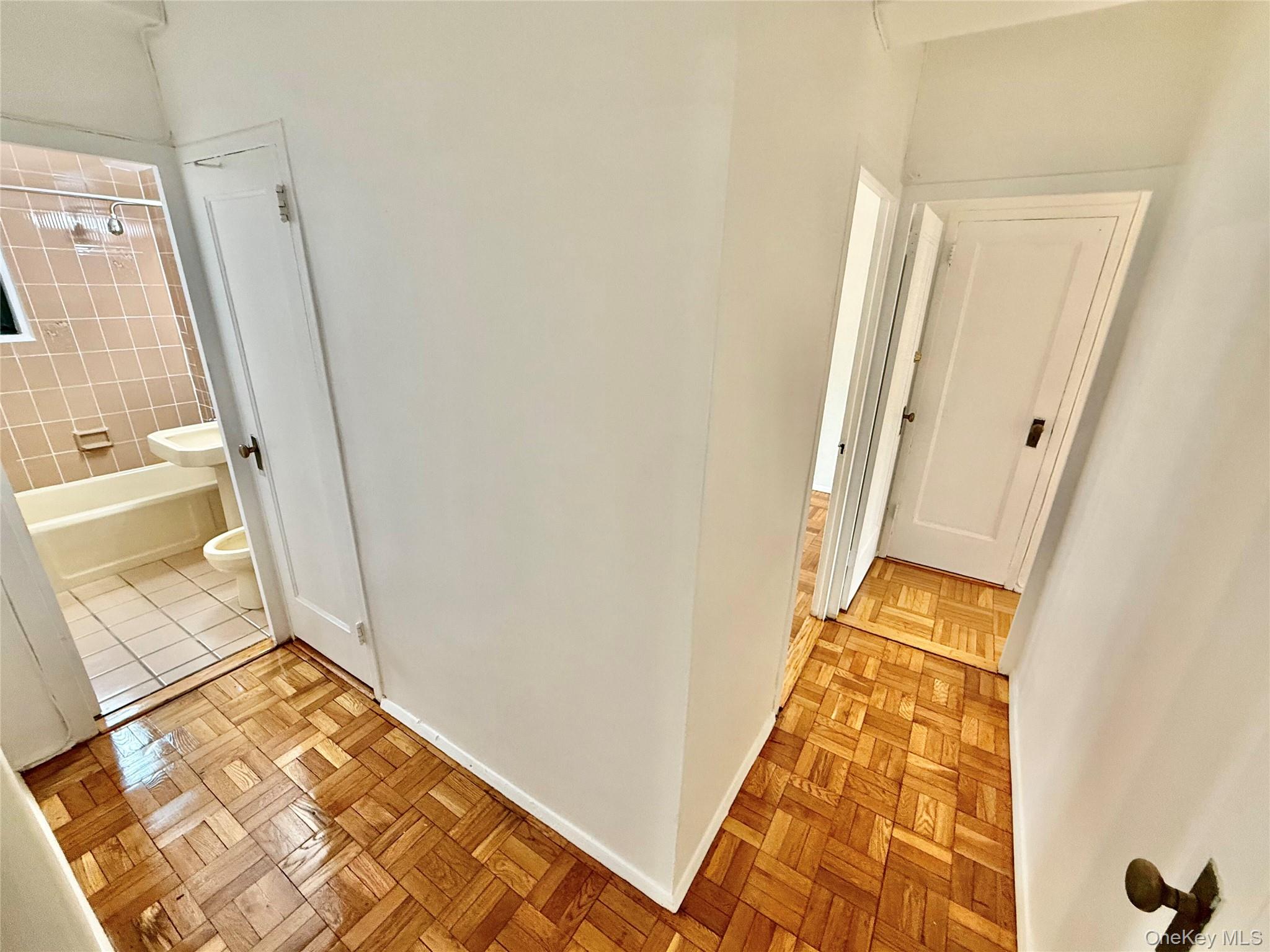 #10 photo, 1562 Unionport Road, Бронкс ‖ Bronx , NY 10462