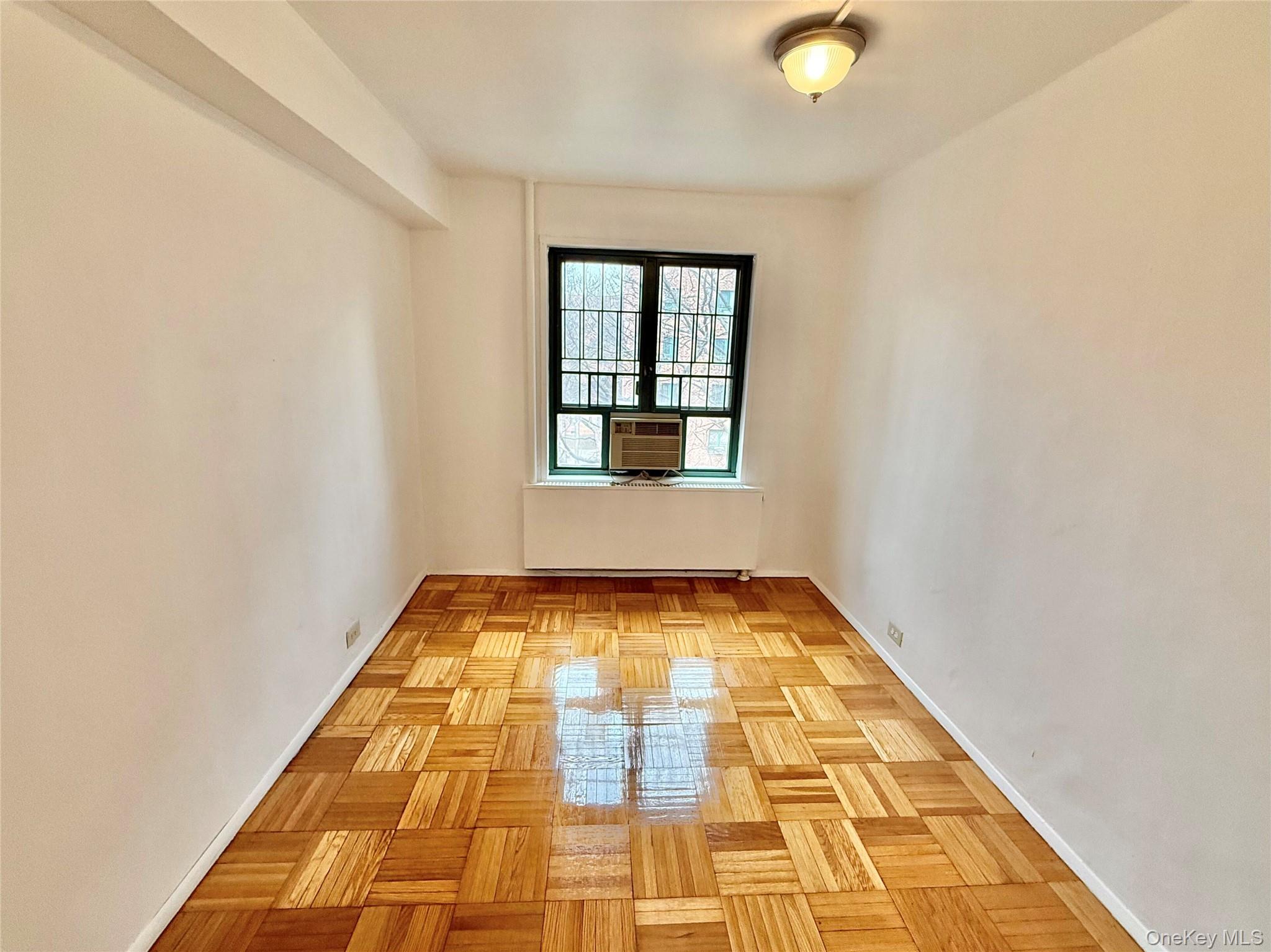 #11 photo, 1562 Unionport Road, Бронкс ‖ Bronx , NY 10462