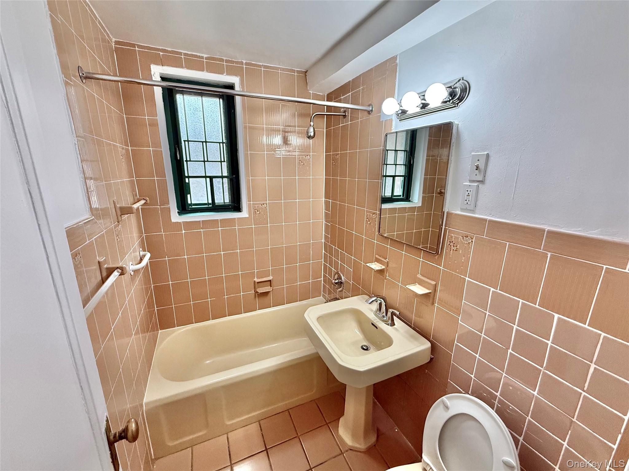 #17 photo, 1562 Unionport Road, Бронкс ‖ Bronx , NY 10462