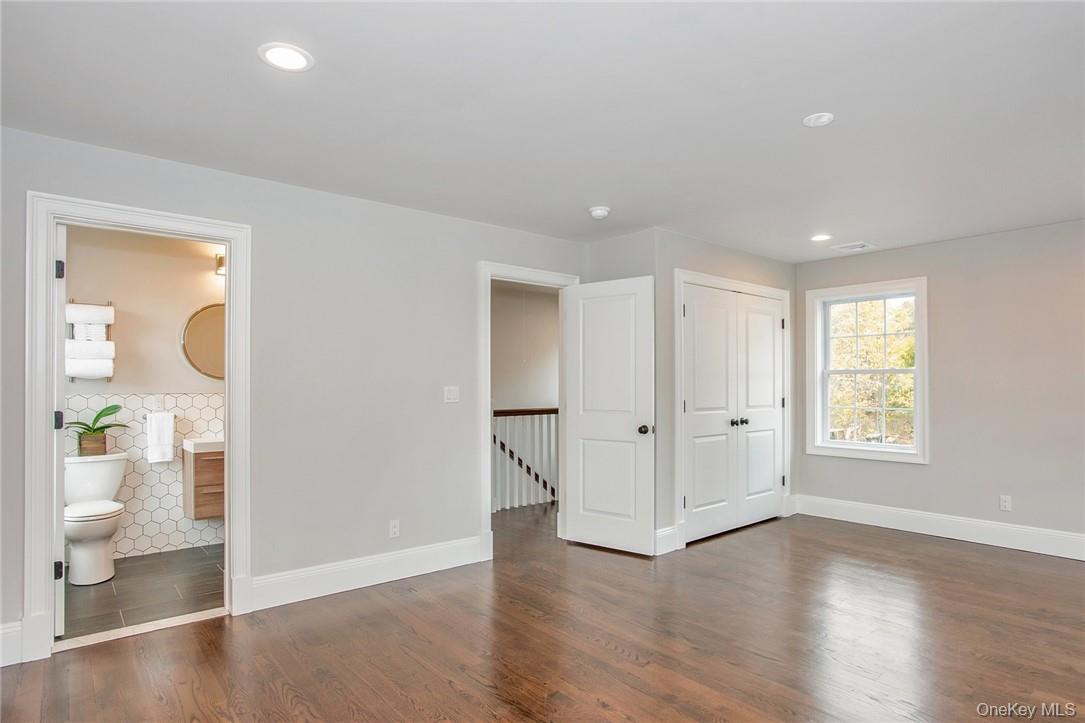 #11 photo, 237 Tomahawk Street, Baldwin Place , NY 10505