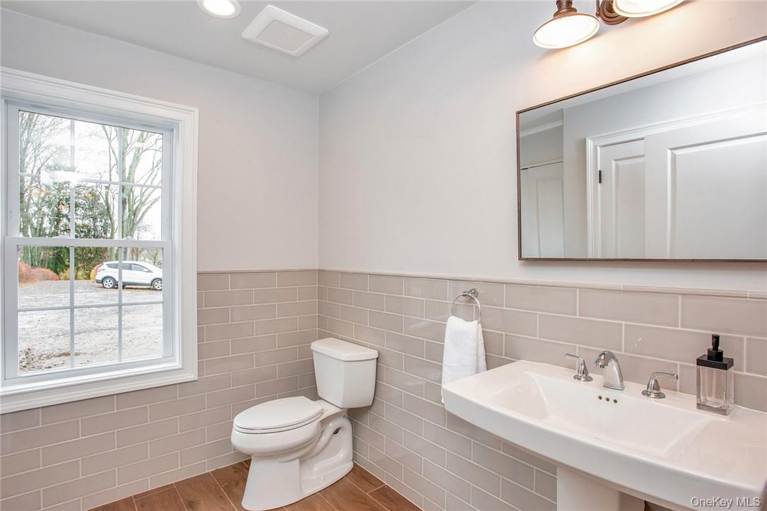 #13 photo, 237 Tomahawk Street, Baldwin Place , NY 10505