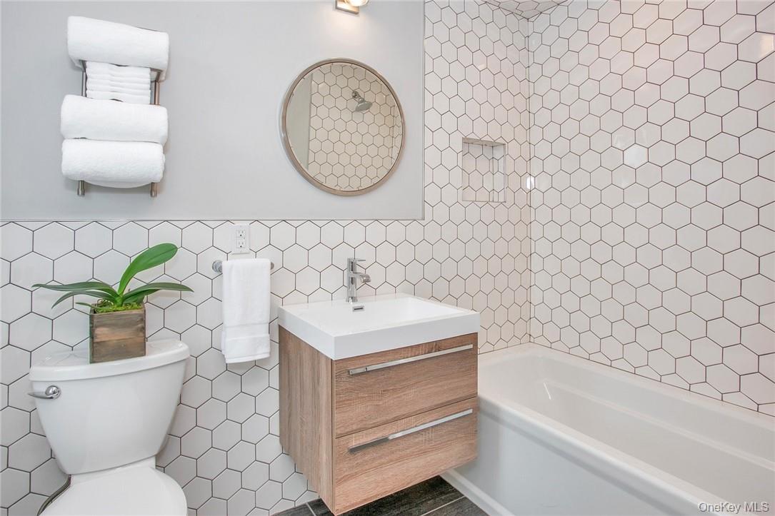 #14 photo, 237 Tomahawk Street, Baldwin Place , NY 10505