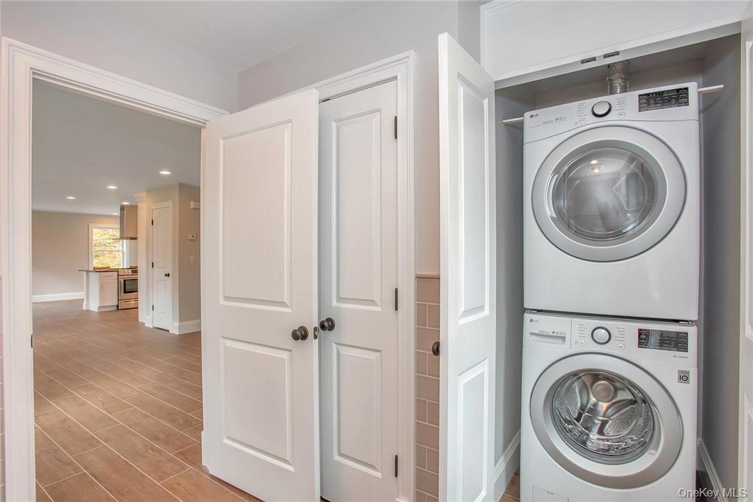 #7 photo, 237 Tomahawk Street, Baldwin Place , NY 10505