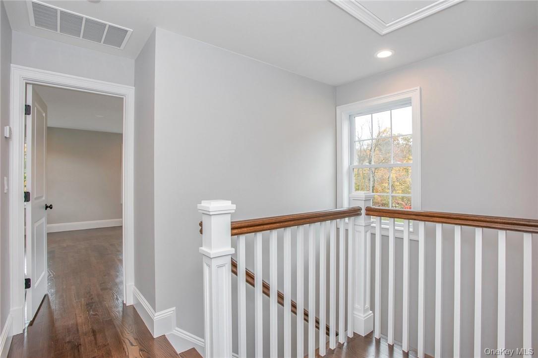 #8 photo, 237 Tomahawk Street, Baldwin Place , NY 10505