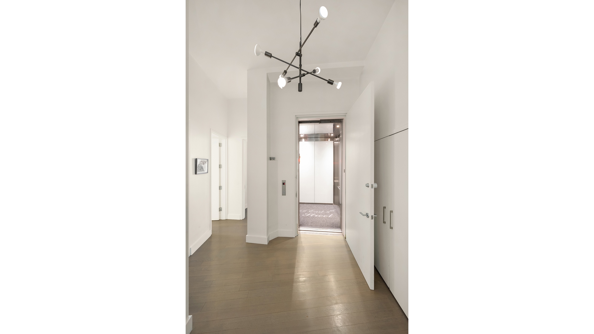 #10 photo, 52 E 4TH Street, East Village , NY 10003