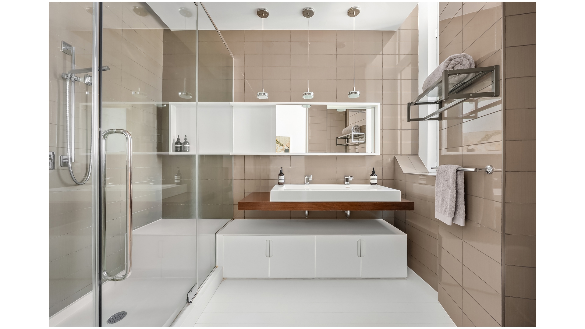 #7 photo, 52 E 4TH Street, East Village , NY 10003