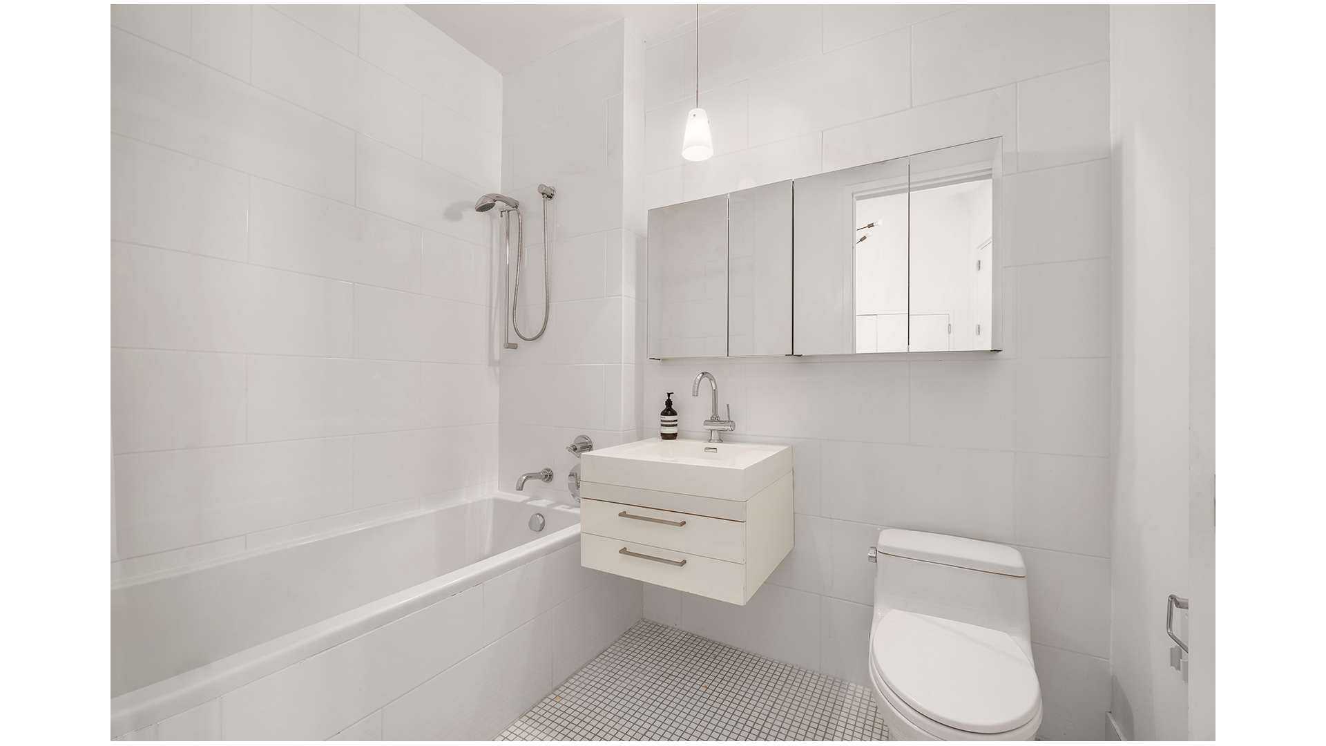 #9 photo, 52 E 4TH Street, East Village , NY 10003